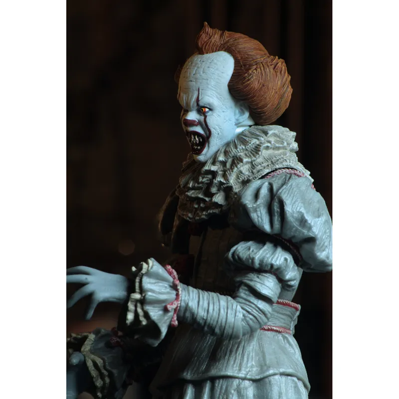 IT: Ultimate "Dancing Clown" Pennywise - 7-Inch Scale Action Figure