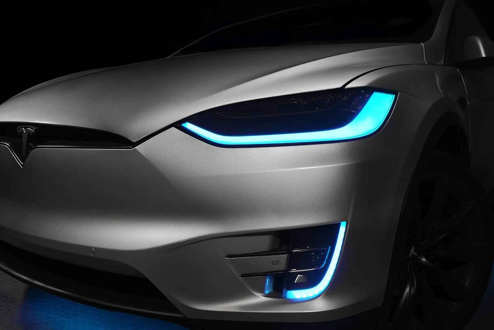 ORACLE Lighting 2016-2024 Tesla Model X Dynamic ColorSHIFT Headlight & Fog Light DRL Upgrade Kit - COMBO